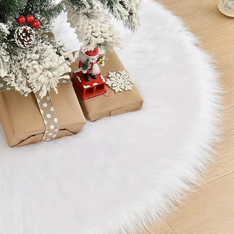 White Plush Christmas Tree Skirt – 77.98cm