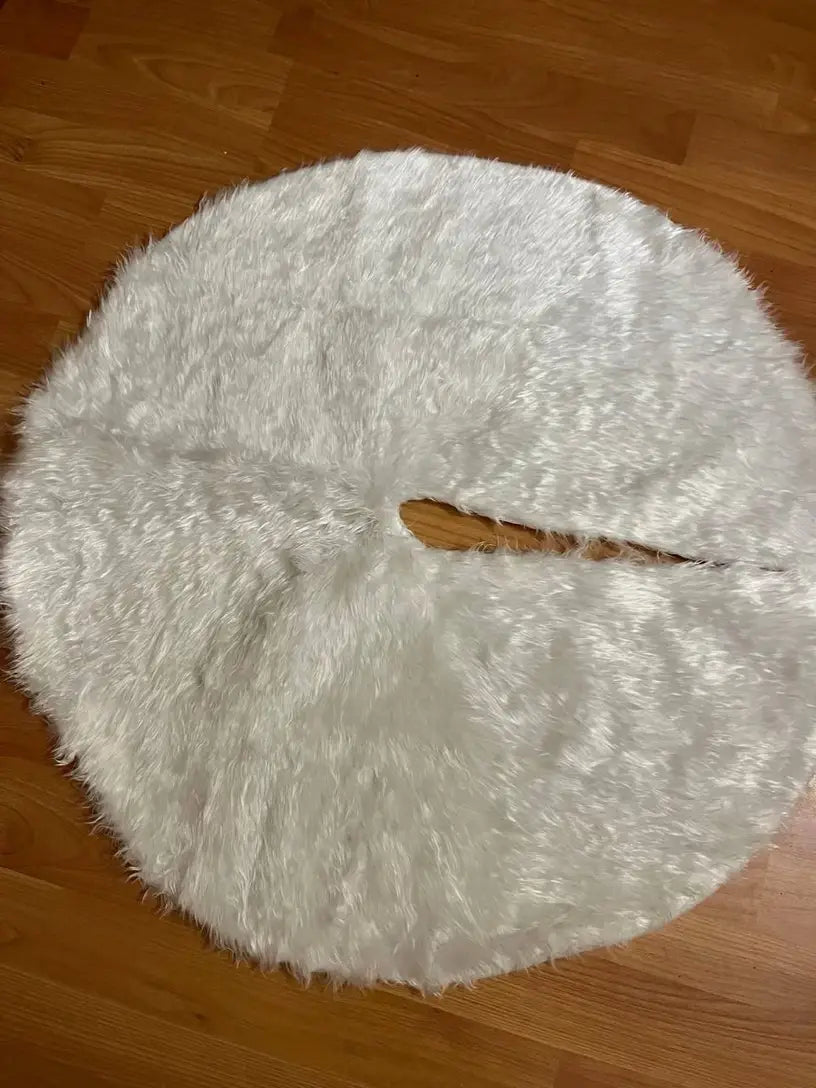 White Plush Christmas Tree Skirt – 77.98cm