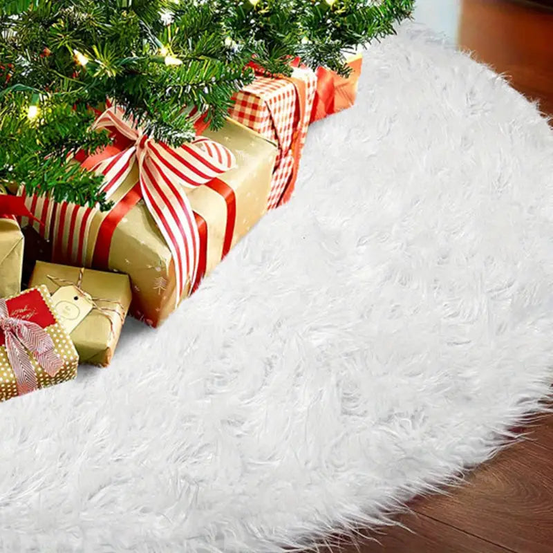 White Plush Christmas Tree Skirt – 77.98cm